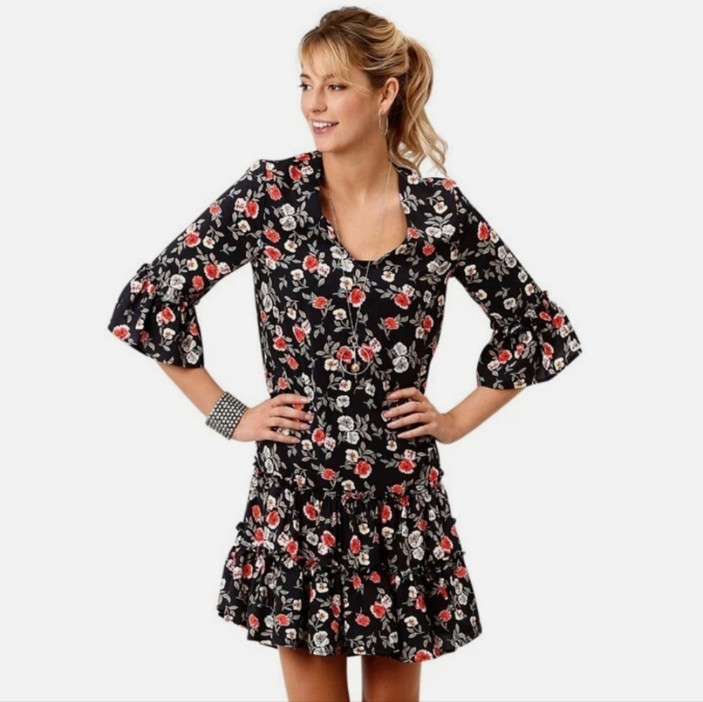 Black and White Bell sleeve dress